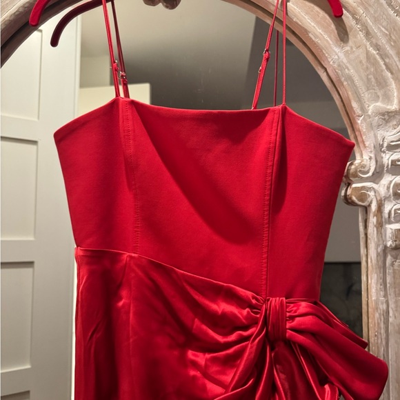 Absolutely stunning, red gown from Revolve - Picture 5 of 7